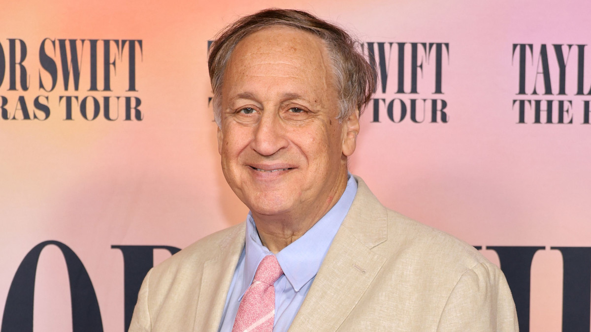 El CEO de AMC Theatres, Adam Aron, ve reducido su salario a $11,4 millones en 2024