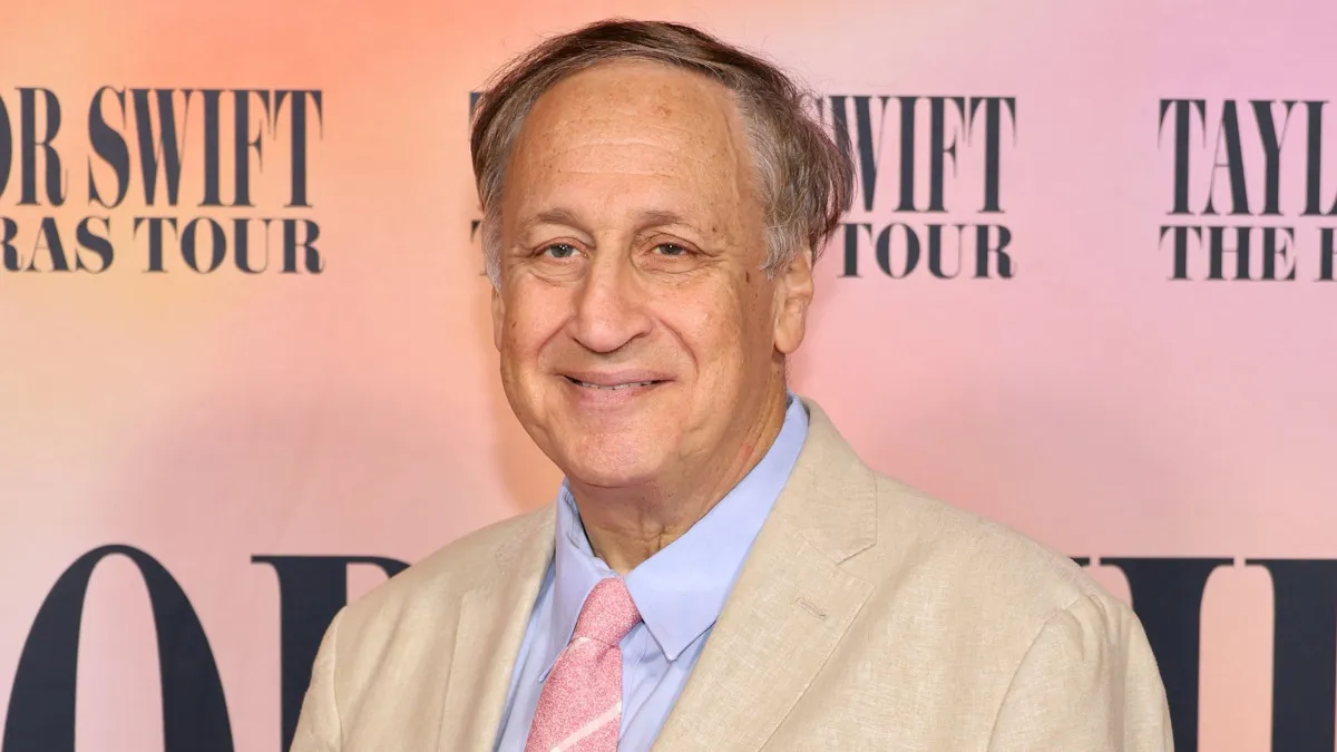 El CEO de AMC Theatres, Adam Aron, ve reducido su salario a $11,4 millones en 2024
