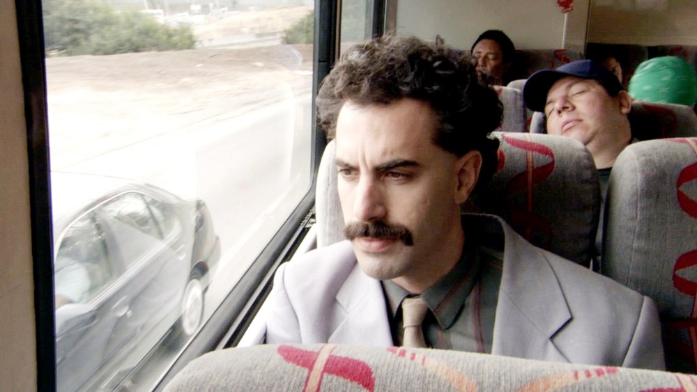 Larry Charles revela la ruptura creativa con Sacha Baron Cohen: «Eligió ser una estrella tradicional»