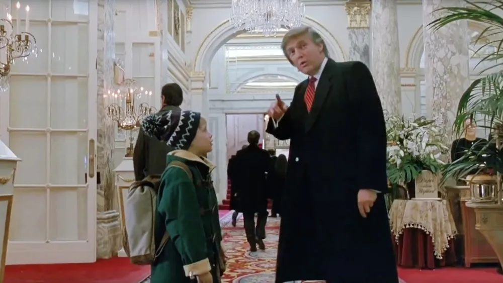 El director de 'Mi Pobre Angelito 2' confiesa que desearía eliminar el cameo de Trump