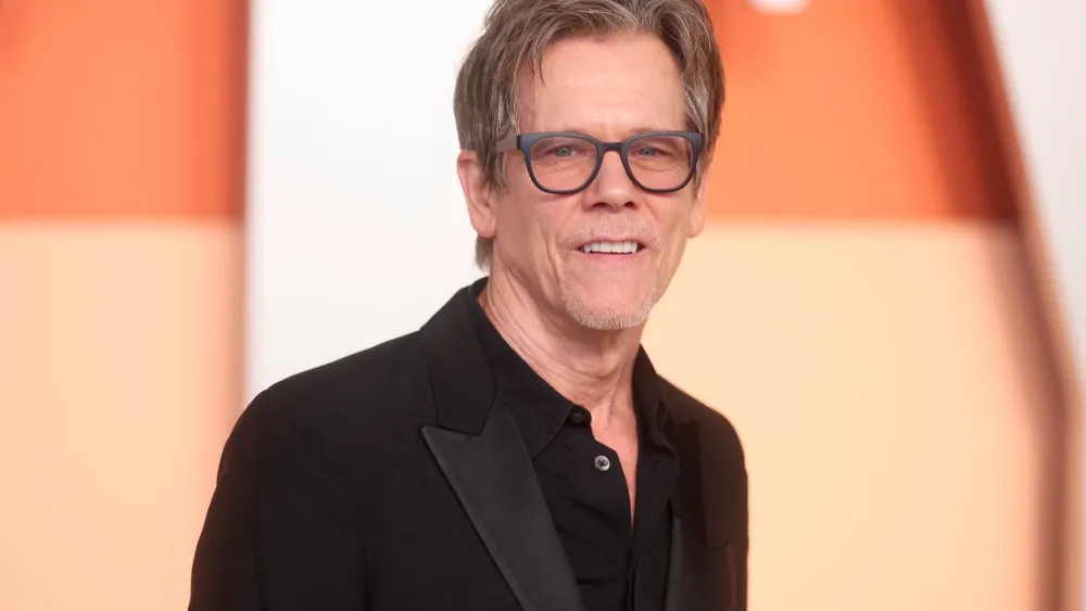 Kevin Bacon relata el hallazgo de un cadáver real durante el rodaje de ‘Wild Things’ en un pantano