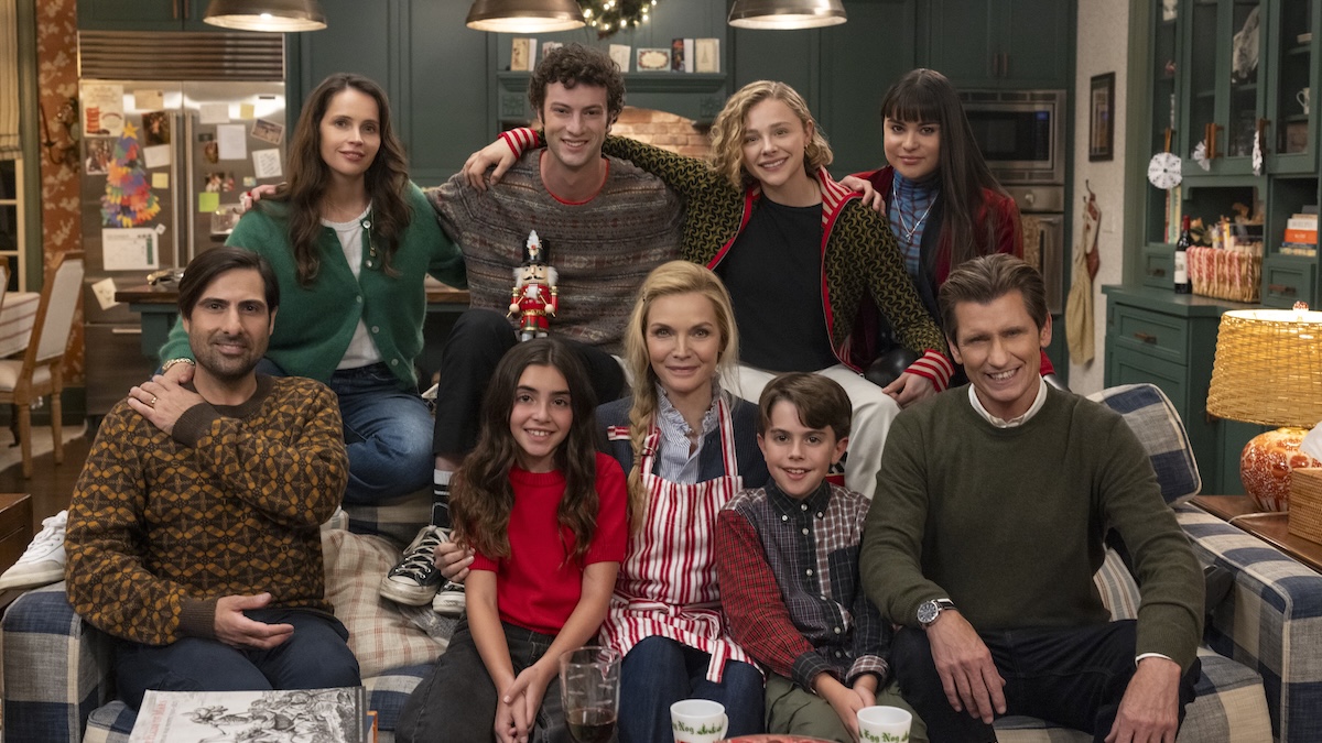 Michelle Pfeiffer protagoniza travesuras navideñas en el primer adelanto de 'Oh. What. Fun.' de Prime Video