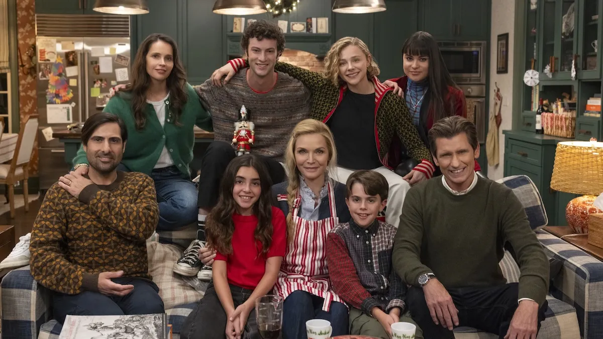 Michelle Pfeiffer protagoniza travesuras navideñas en el primer adelanto de 'Oh. What. Fun.' de Prime Video