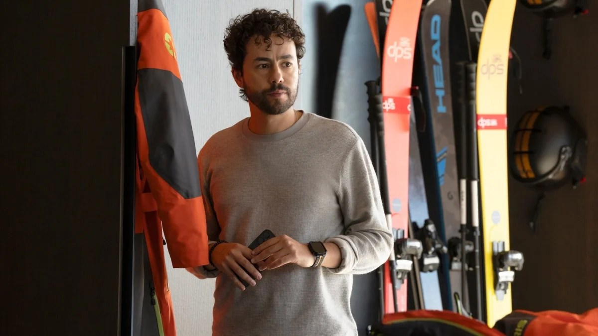 ‘Mountainhead’: El inesperado giro final explicado por su reparto y el miedo según Jesse Armstrong