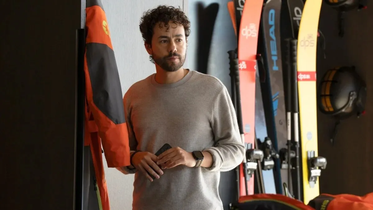 ‘Mountainhead’: El inesperado giro final explicado por su reparto y el miedo según Jesse Armstrong