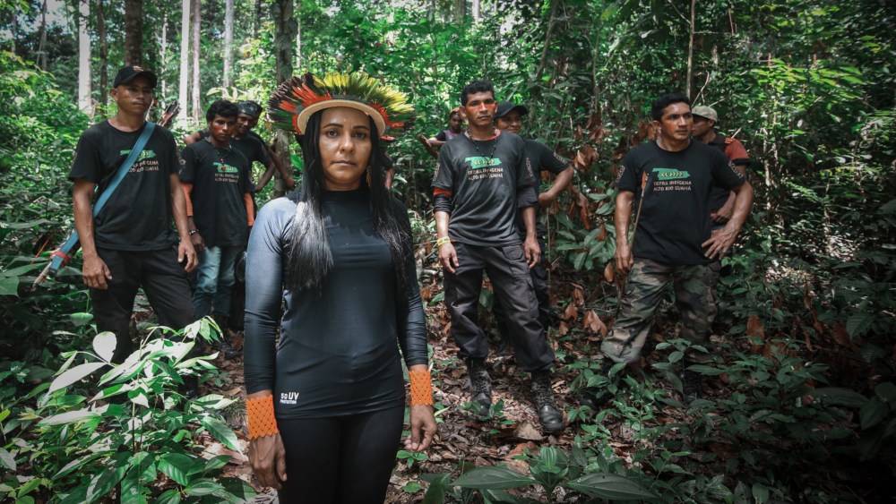 “No vamos a cobrar por estos documentales, pero hay que hacerlos”: Fisher Stevens reafirma su compromiso con el cine social en 'We Are Guardians'